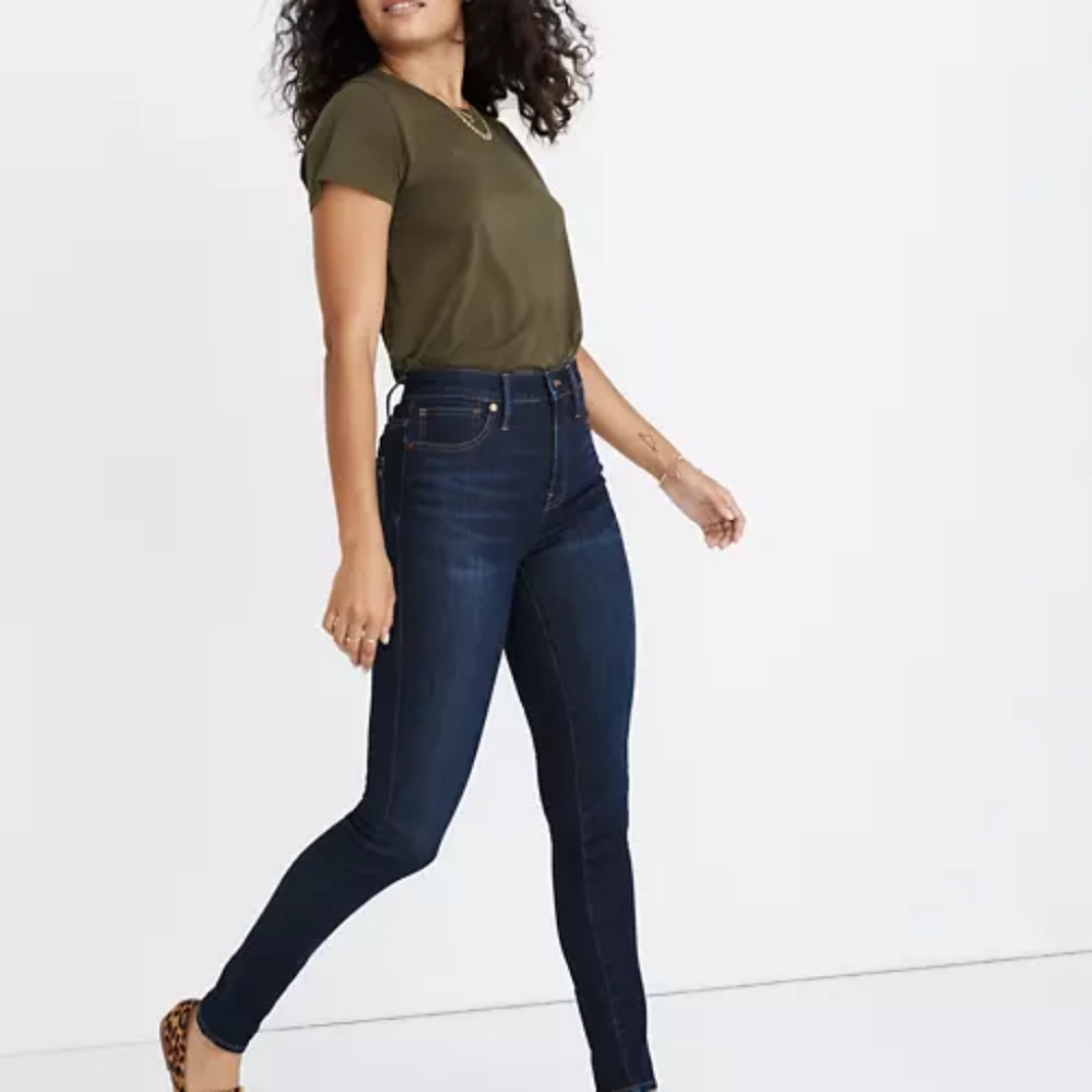 Curvy High-Rise Skinny Jeans in Larkspur Wash